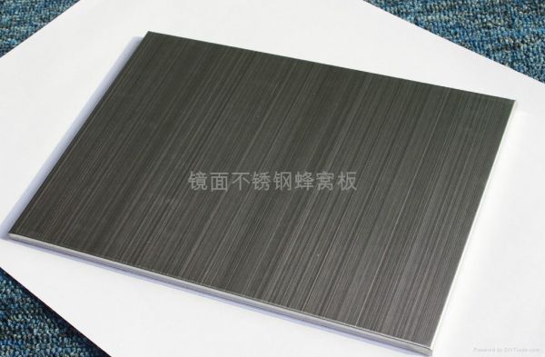 背板為本色不銹鋼,芯層為 鋁蜂窩 背板為本色不銹鋼,芯層為 鋁蜂窩